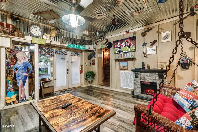 506 & 504 Pine Mountain Road, Pigeon Forge, TN 37863