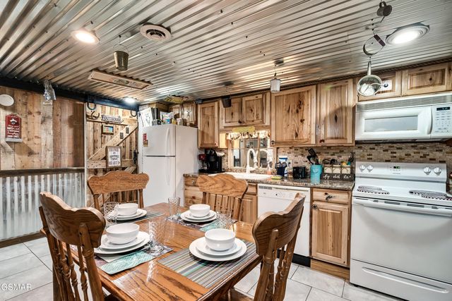 506 & 504 Pine Mountain Road, Pigeon Forge, TN 37863