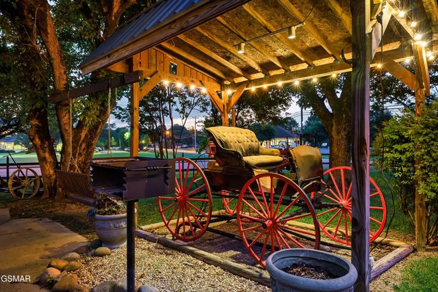 506 & 504 Pine Mountain Road, Pigeon Forge, TN 37863