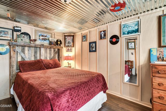 506 & 504 Pine Mountain Road, Pigeon Forge, TN 37863