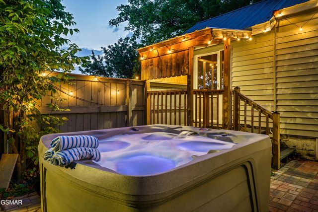 506 & 504 Pine Mountain Road, Pigeon Forge, TN 37863