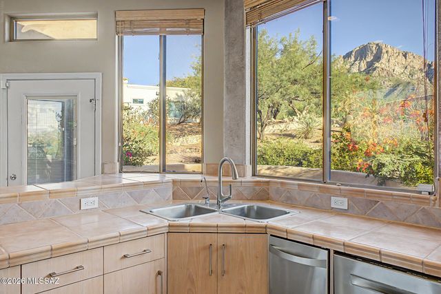 1751 E Buck Ridge Place, Tucson, AZ 85737