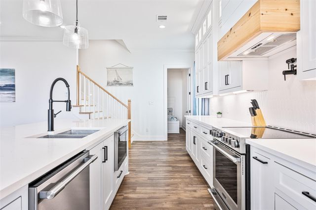 2301 Trinidad Drive, Crystal Beach, TX 77650