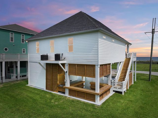 2301 Trinidad Drive, Crystal Beach, TX 77650