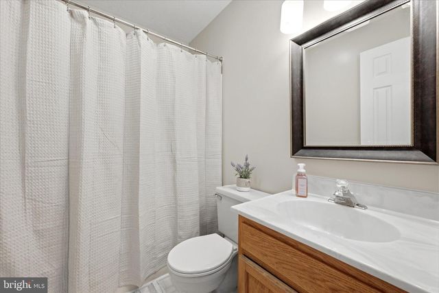 389 W DUCK ST, Front Royal, VA 22630