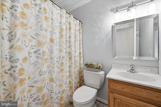 389 W DUCK ST, Front Royal, VA 22630