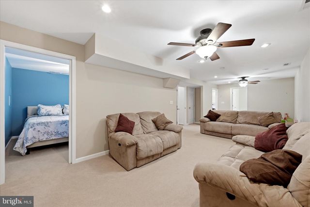 389 W DUCK ST, Front Royal, VA 22630