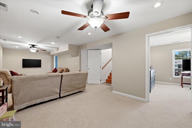 389 W DUCK ST, Front Royal, VA 22630
