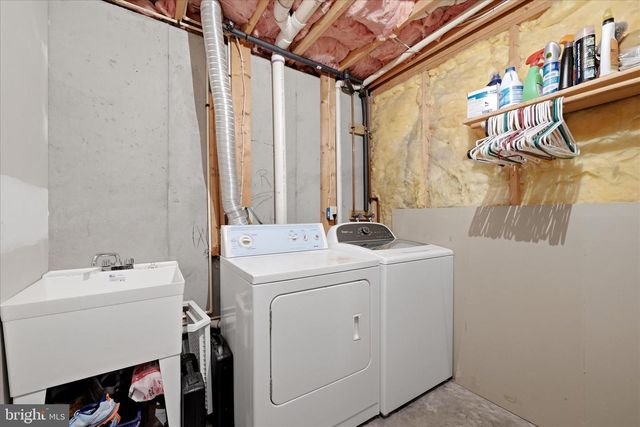 389 W DUCK ST, Front Royal, VA 22630