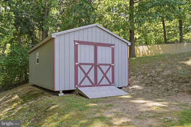 389 W DUCK ST, Front Royal, VA 22630
