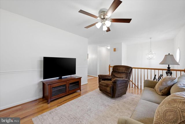 389 W DUCK ST, Front Royal, VA 22630