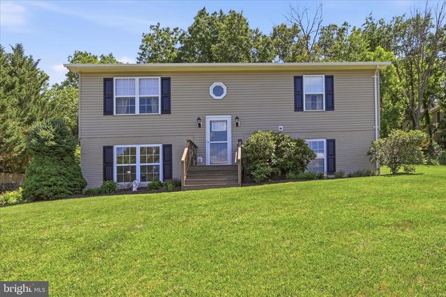 389 W DUCK ST, Front Royal, VA 22630