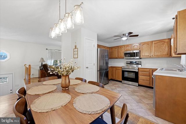 389 W DUCK ST, Front Royal, VA 22630