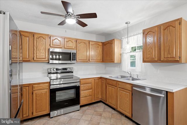 389 W DUCK ST, Front Royal, VA 22630