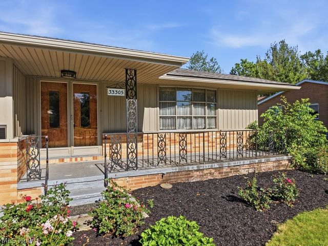 33305 W Sharondale Drive, Solon, OH 44139