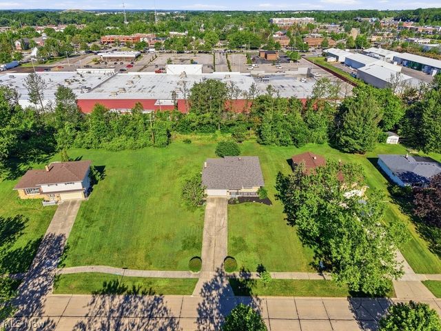 33305 W Sharondale Drive, Solon, OH 44139