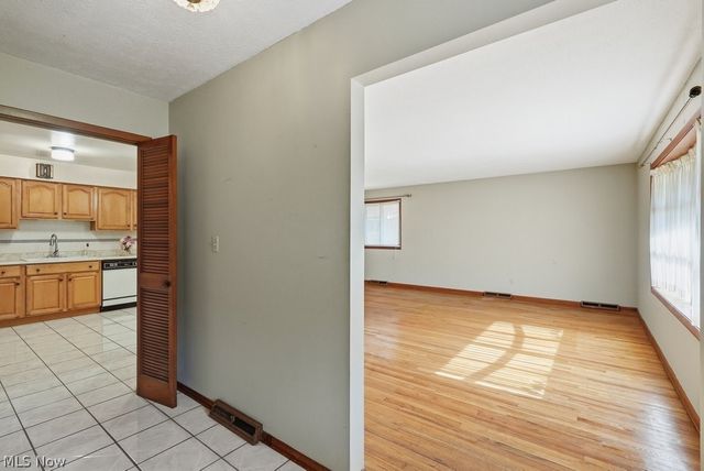 33305 W Sharondale Drive, Solon, OH 44139