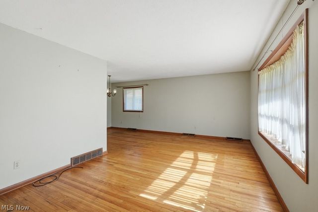 33305 W Sharondale Drive, Solon, OH 44139