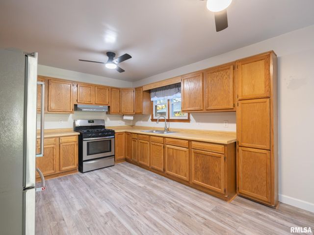 118 N ROOSEVELT Street, North Pekin, IL 61554