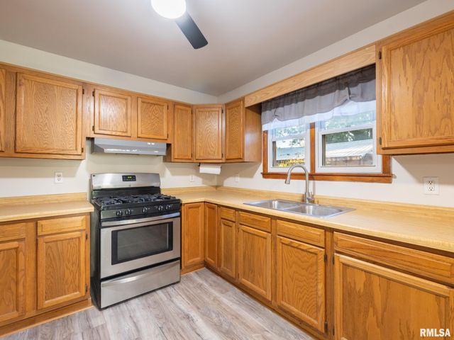 118 N ROOSEVELT Street, North Pekin, IL 61554