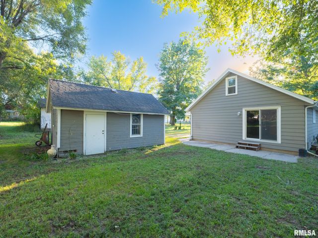 118 N ROOSEVELT Street, North Pekin, IL 61554