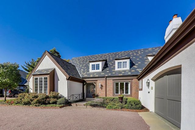 105 Burr Ridge Club Drive, Burr Ridge, IL 60527