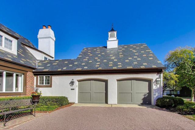 105 Burr Ridge Club Drive, Burr Ridge, IL 60527