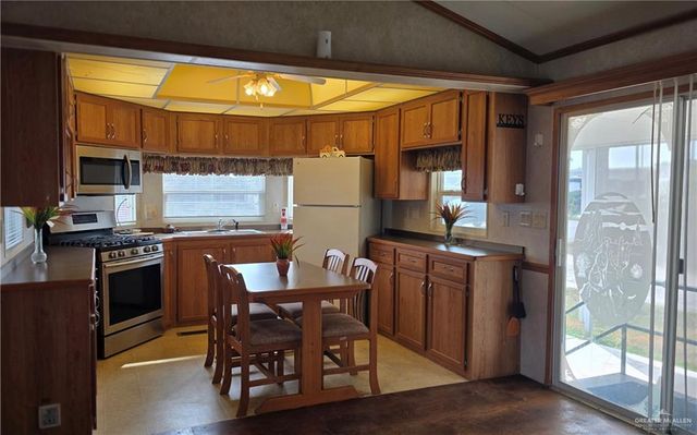 2420 Bobolink Circle W, Palmview, TX 78572