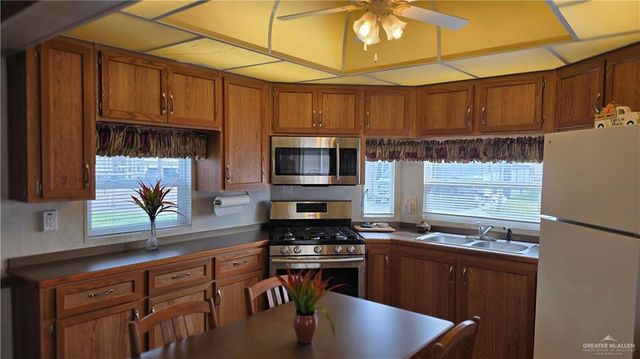 2420 Bobolink Circle W, Palmview, TX 78572