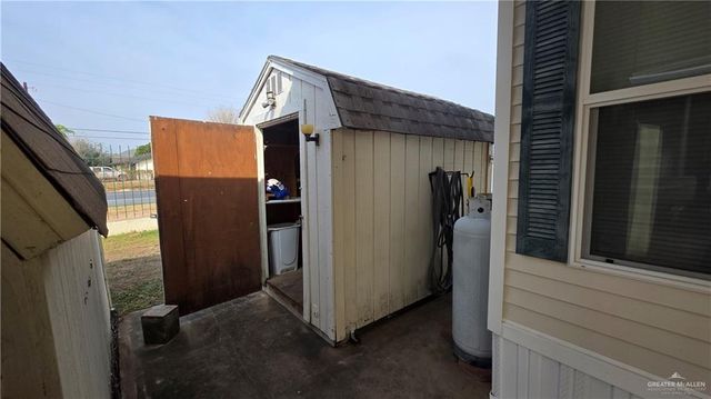 2420 Bobolink Circle W, Palmview, TX 78572