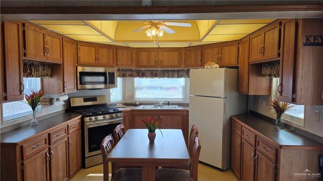 2420 Bobolink Circle W, Palmview, TX 78572