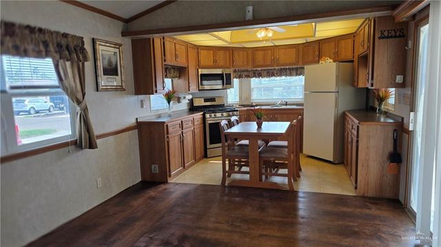 2420 Bobolink Circle W, Palmview, TX 78572