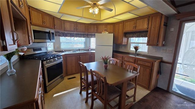 2420 Bobolink Circle W, Palmview, TX 78572