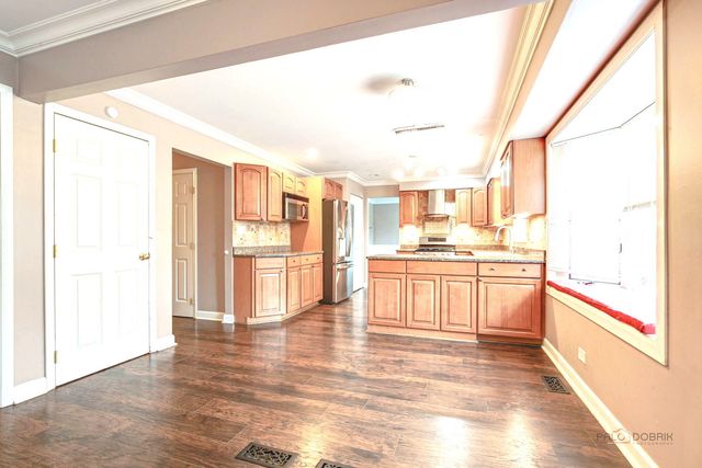 562 Applegate Lane, Lake Zurich, IL 60047