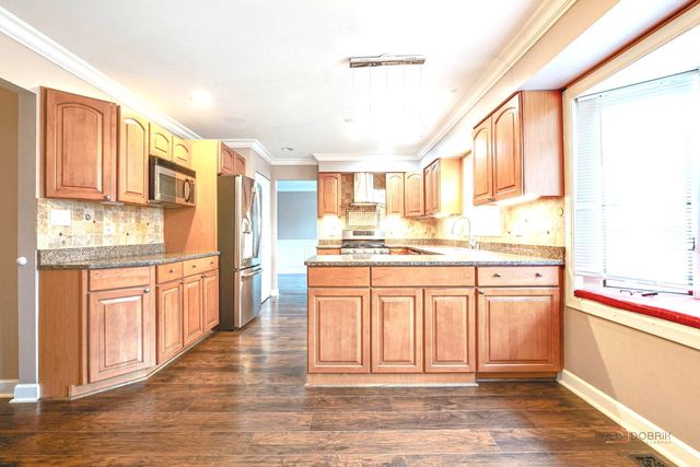 562 Applegate Lane, Lake Zurich, IL 60047