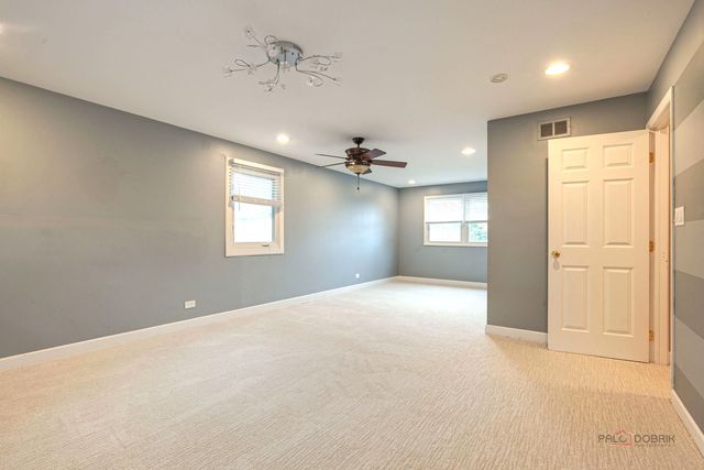 562 Applegate Lane, Lake Zurich, IL 60047