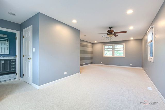 562 Applegate Lane, Lake Zurich, IL 60047
