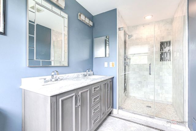 562 Applegate Lane, Lake Zurich, IL 60047