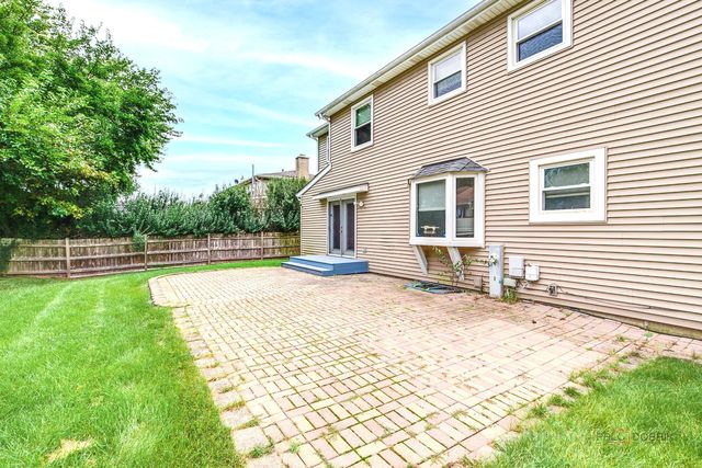 562 Applegate Lane, Lake Zurich, IL 60047