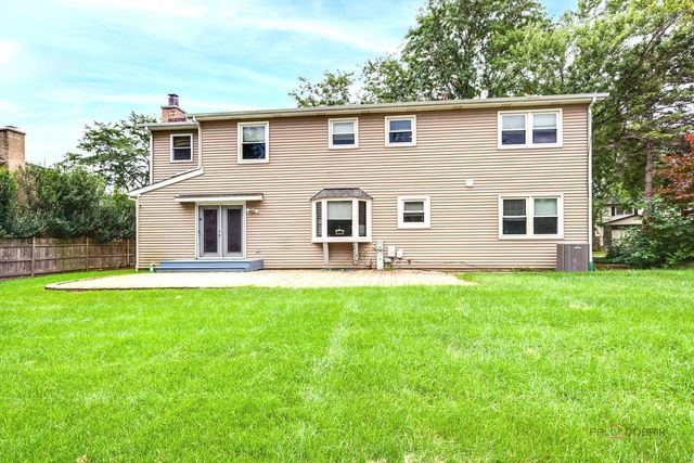 562 Applegate Lane, Lake Zurich, IL 60047