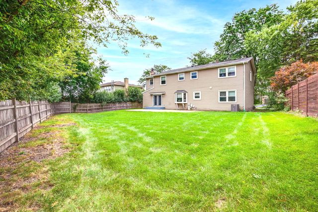 562 Applegate Lane, Lake Zurich, IL 60047