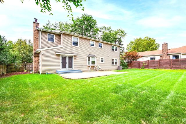 562 Applegate Lane, Lake Zurich, IL 60047