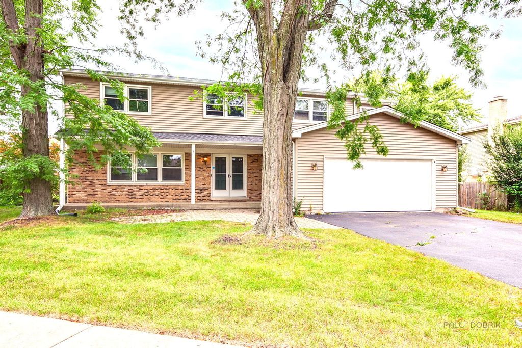 562 Applegate Lane, Lake Zurich, IL 60047