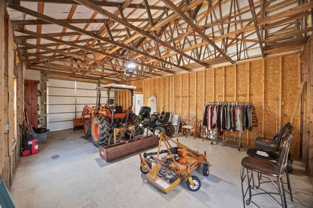 57 Lakeside Dr, Carthage, TN 37030