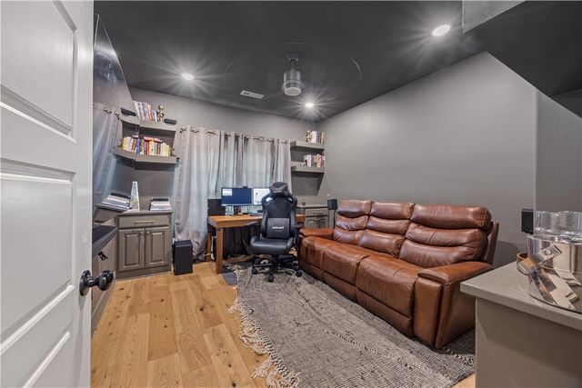 335 Combs Avenue, Fayetteville, AR 72701