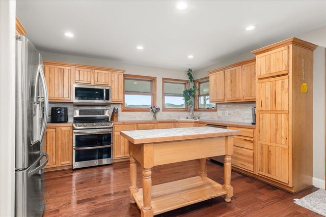 6810 W Wild Rose Rd, Deer Park, WA 99006