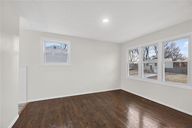 1511 Osage Trail, Independence, MO 64058