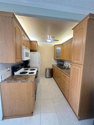 4032 Cambridge B 4032, Deerfield Beach, FL 33442