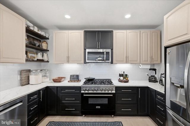20729 RED CEDAR DR, Leesburg, VA 20175