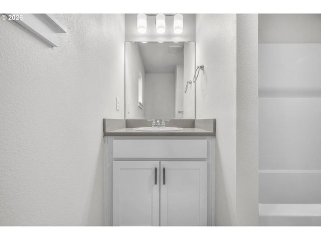 9259 E Burnside St, Portland, OR 97216